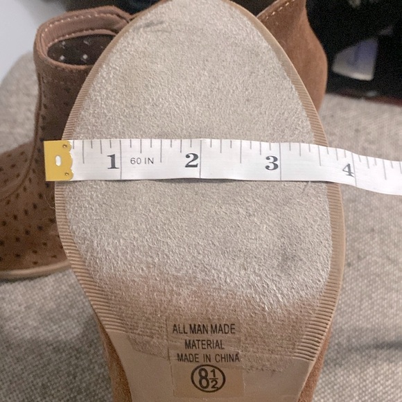 City Classified tan suede ankle boots, size 8 1/2. - Picture 12 of 12